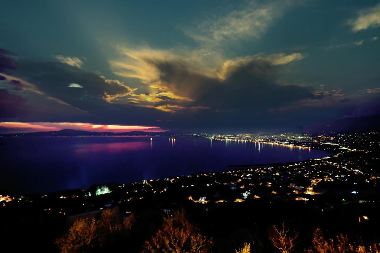 Kalamata Suites Bagian luar foto