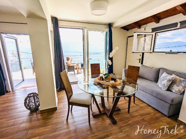 Kalamata Suites Bagian luar foto