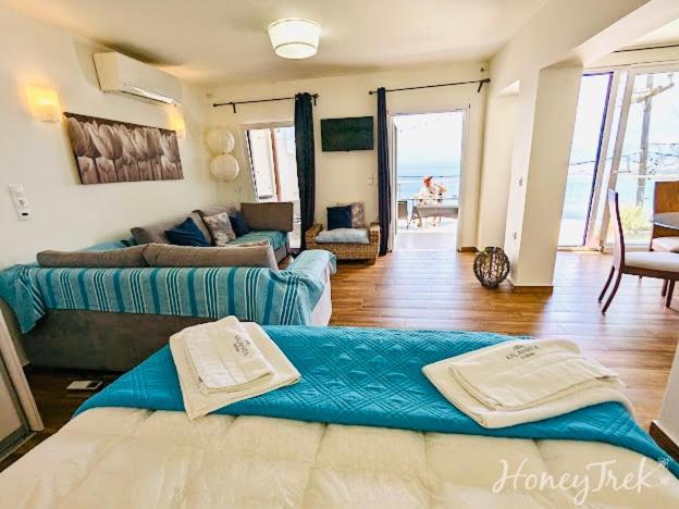 Kalamata Suites Bagian luar foto