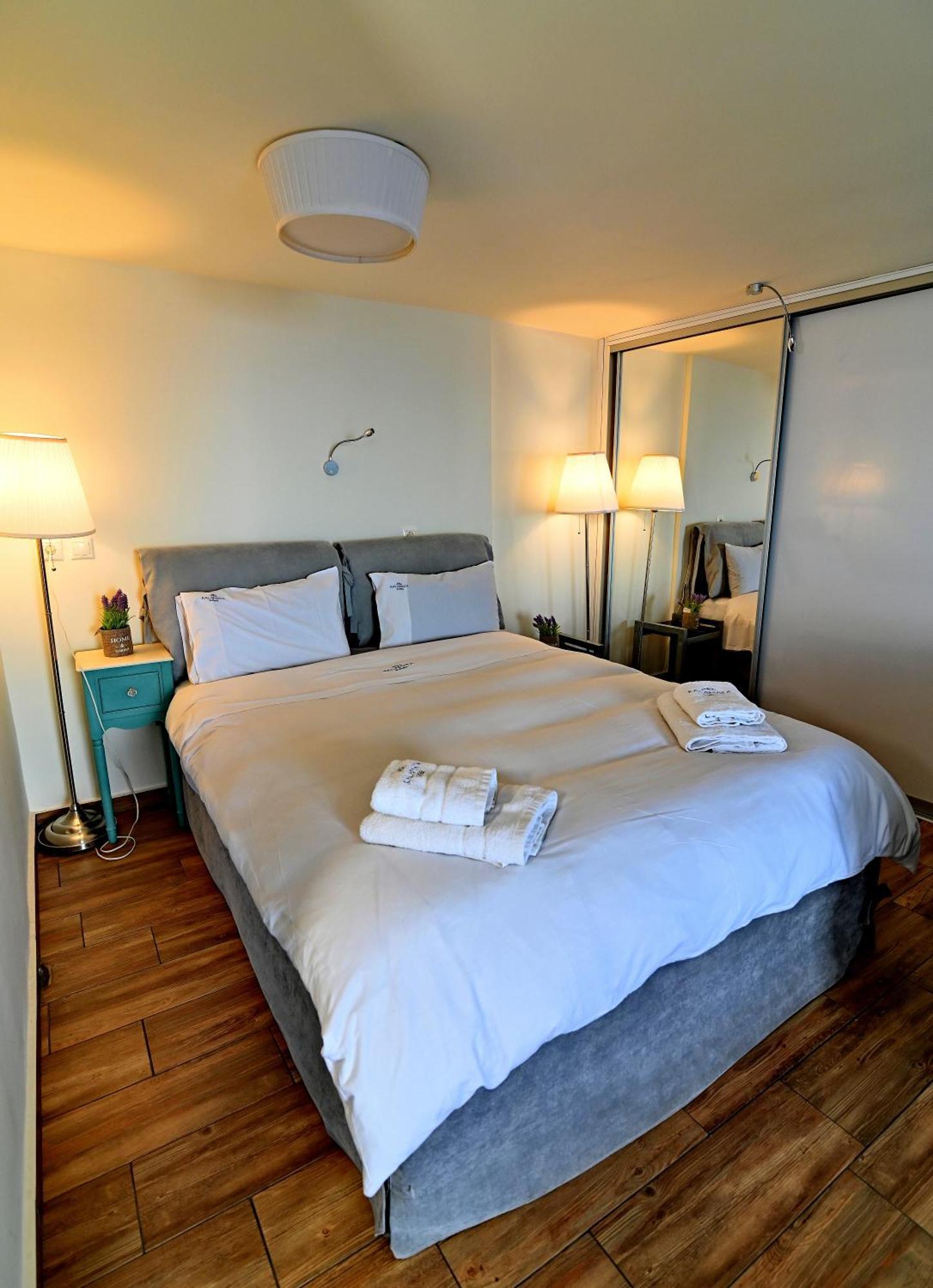 Kalamata Suites Bagian luar foto