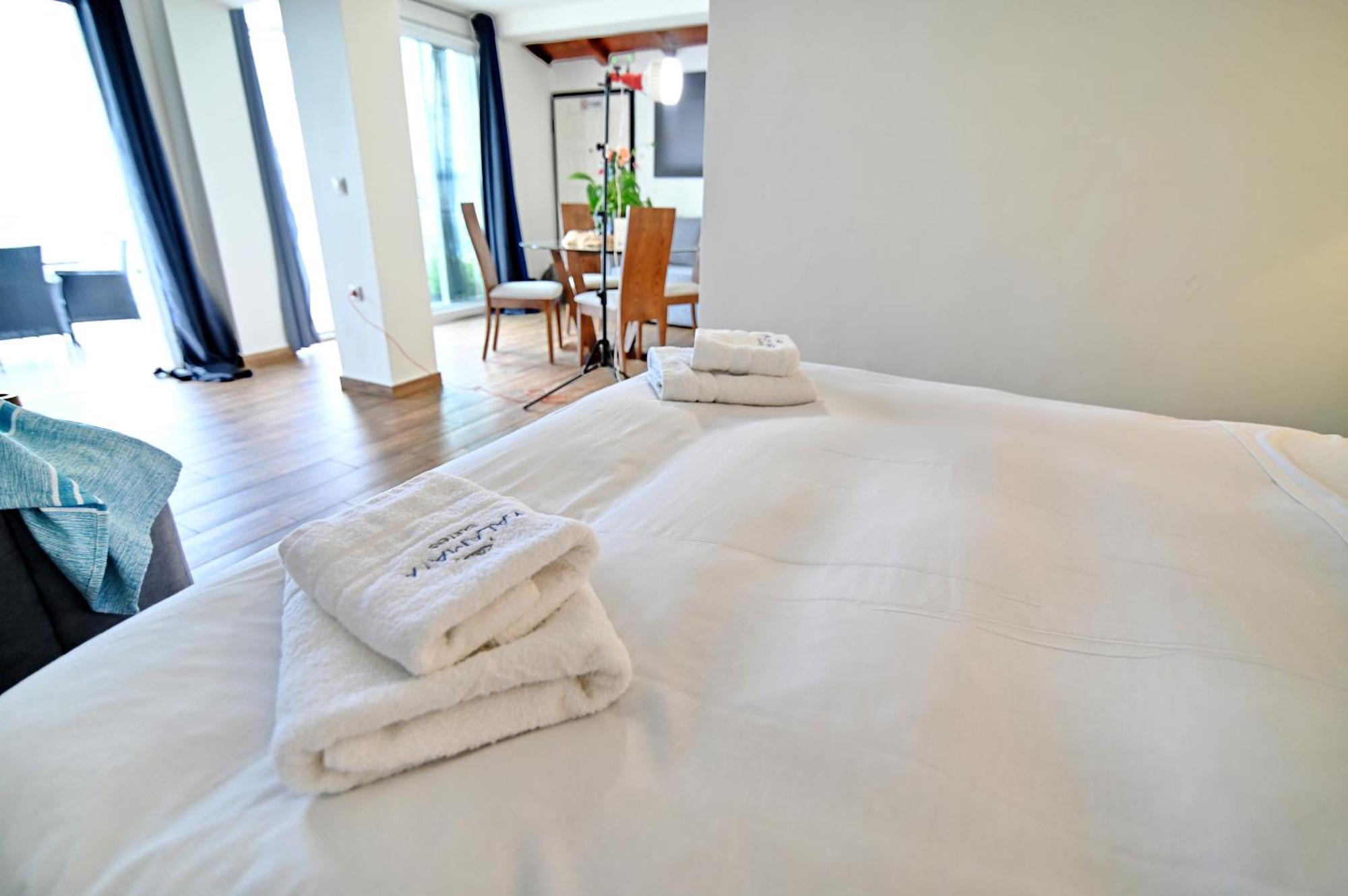 Kalamata Suites Bagian luar foto