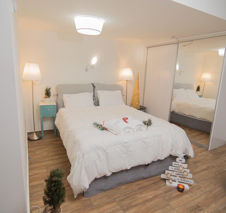 Kalamata Suites Bagian luar foto